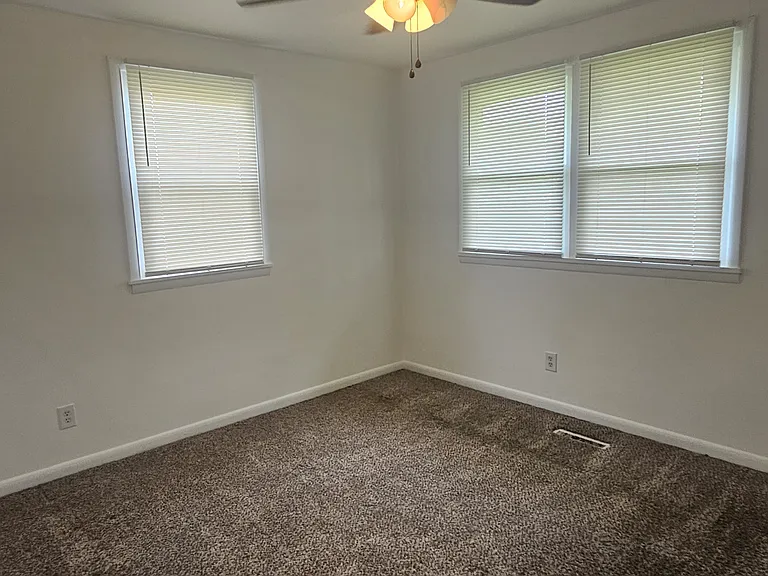 1404 Algona Rd — Photo 10