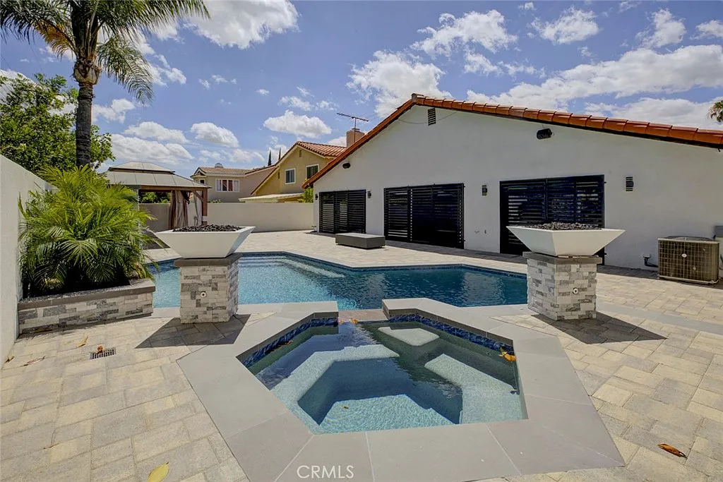 4 bed, 2353 sqft, $7,500 — Photo 2