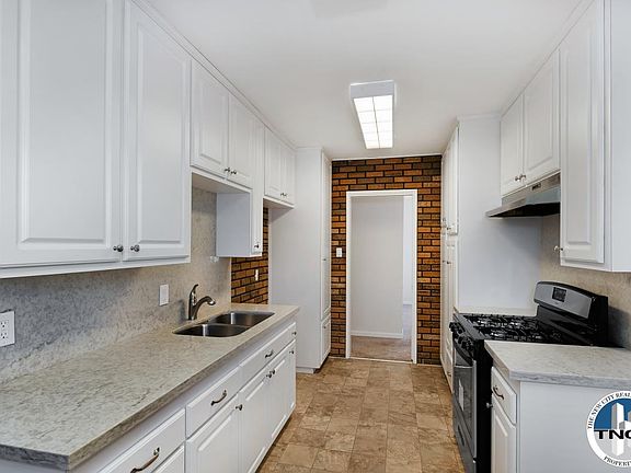 4th image of 12348 Centralia St