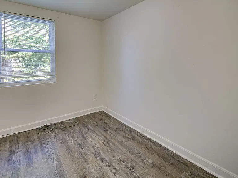 53 Madison Dr — Photo 7