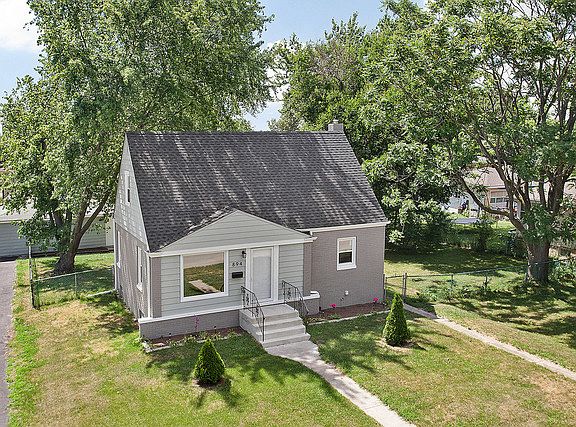 2nd image of 894 Greenbay Ave