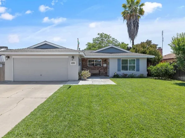 2741 W Dorothea Ave, Visalia, CA 93277