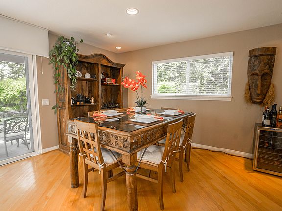 3rd image of 626 Kendale Ln