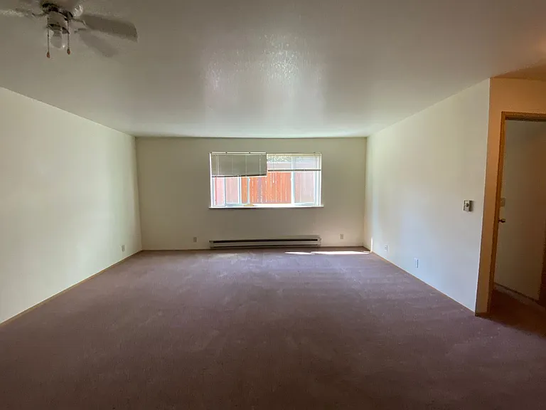 University Court Apartments — Photo 67