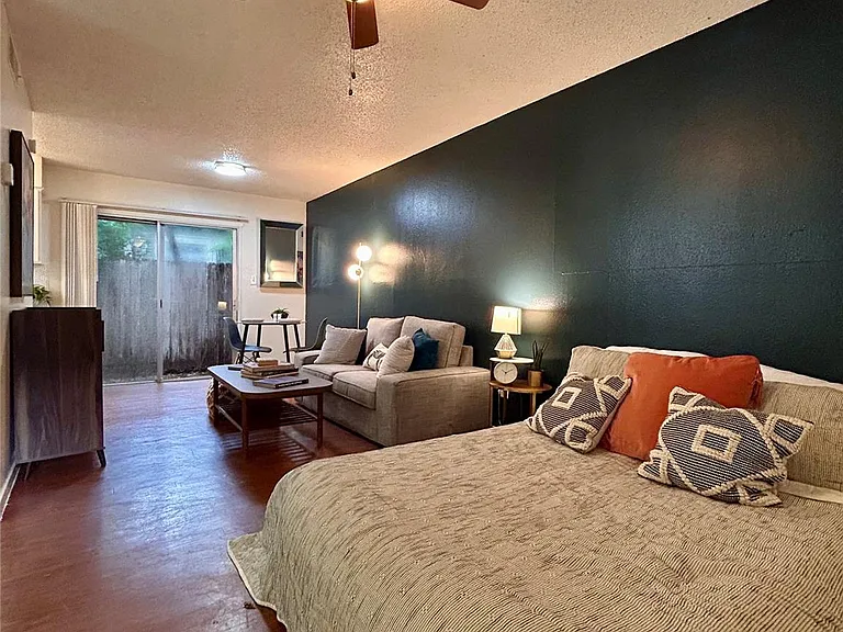 4209 Avenue B #209 — Photo 3