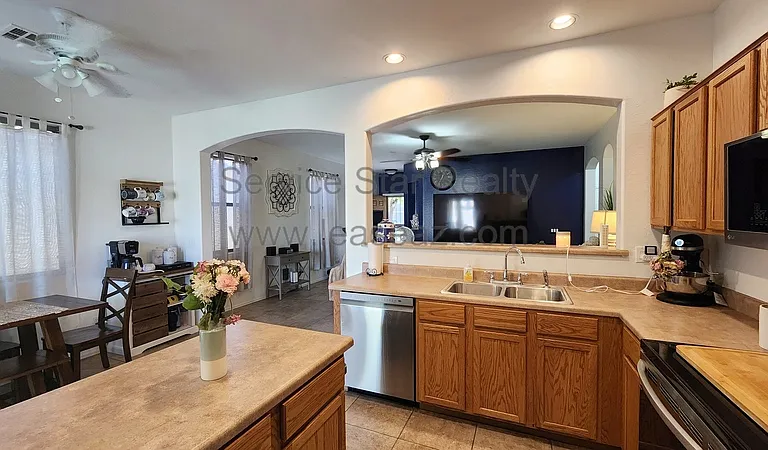 44152 W Cydnee Dr — Photo 5