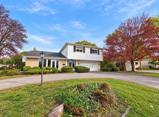 9855 N Huber Ln, Niles, IL 60714