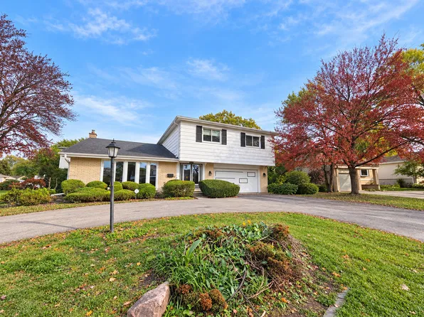 9855 N Huber Ln, Niles, IL 60714