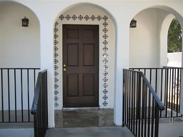 993 Lincoln Ave — Photo 2