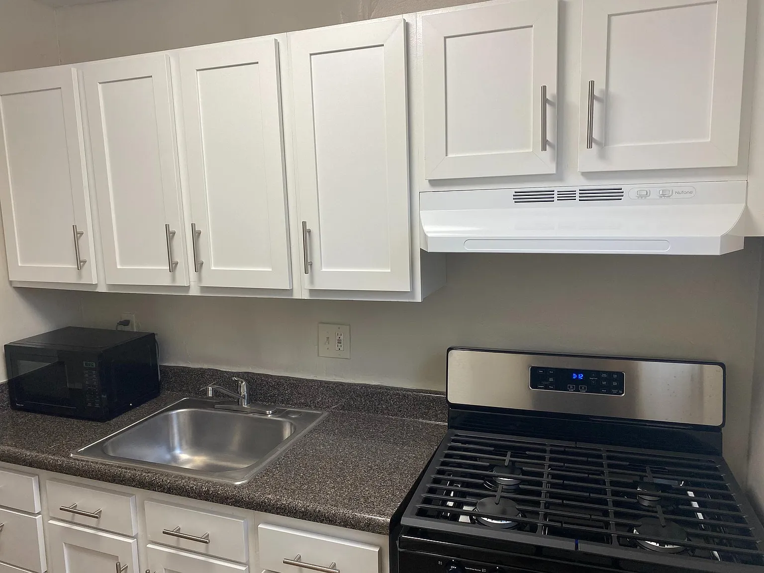 3 bed, $2,038 — Photo 1