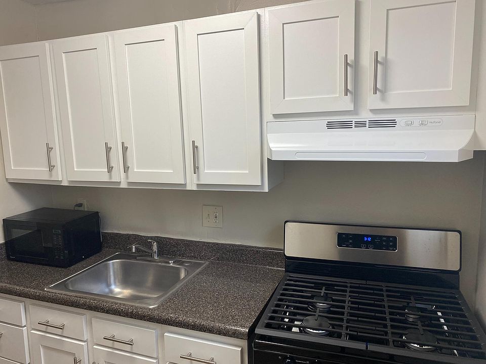 1st image of 702 Chaney Dr #202