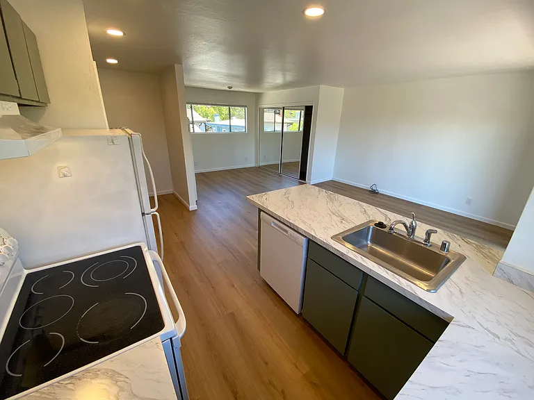 527 Mission Ave #A — Photo 5