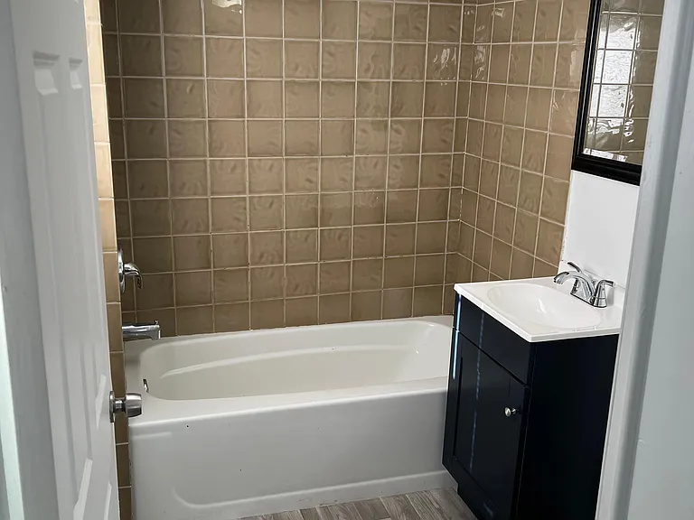 118 E Lime St — Photo 3
