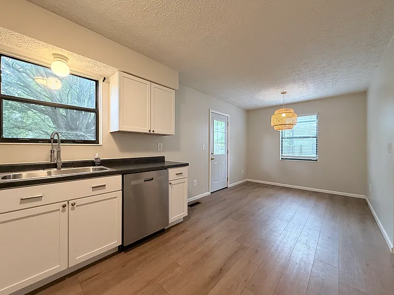 4849 Herndon Dr — Photo 8