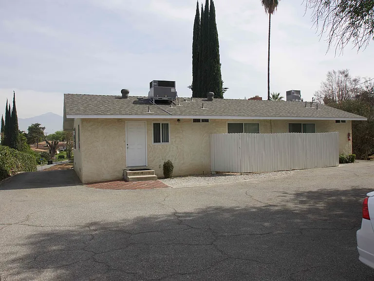 11428 Iris Ave — Photo 3