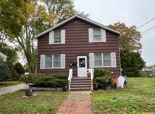232 40th St, Lindenhurst, NY 11757