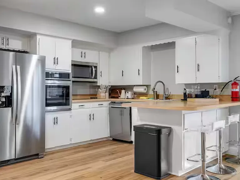 9005 Villa Park Cir — Photo 10