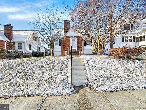 3rd image of 1032 Elm Ridge Ave