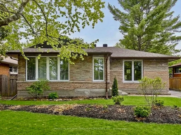 2105 Bangor St, Ottawa, ON K1G 2X6