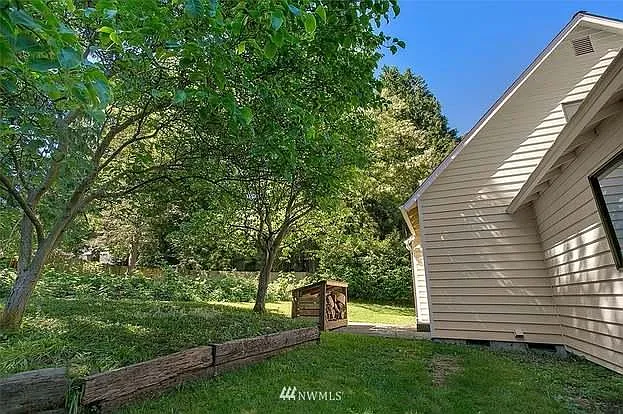 2525 NE 95th St — Photo 21