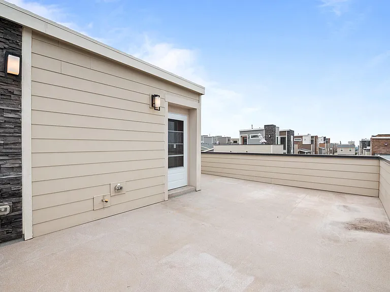 584 E Hinsdale Ave — Photo 32