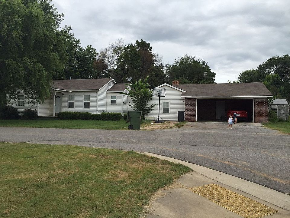 1st image of 303 E Pinion St