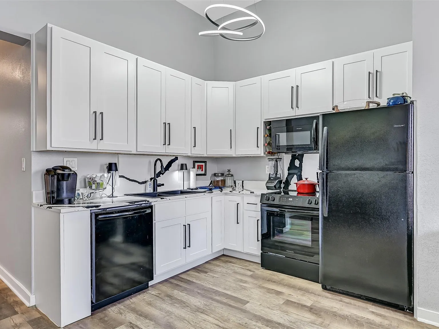 2 bed, 1.5 bath, 1420 sqft, $2,500 — Photo 3