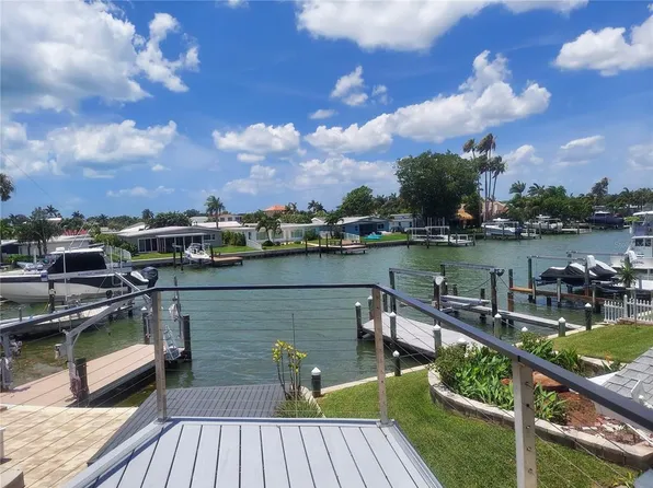 300 176th Avenue Cir, Redington Shores, FL 33708