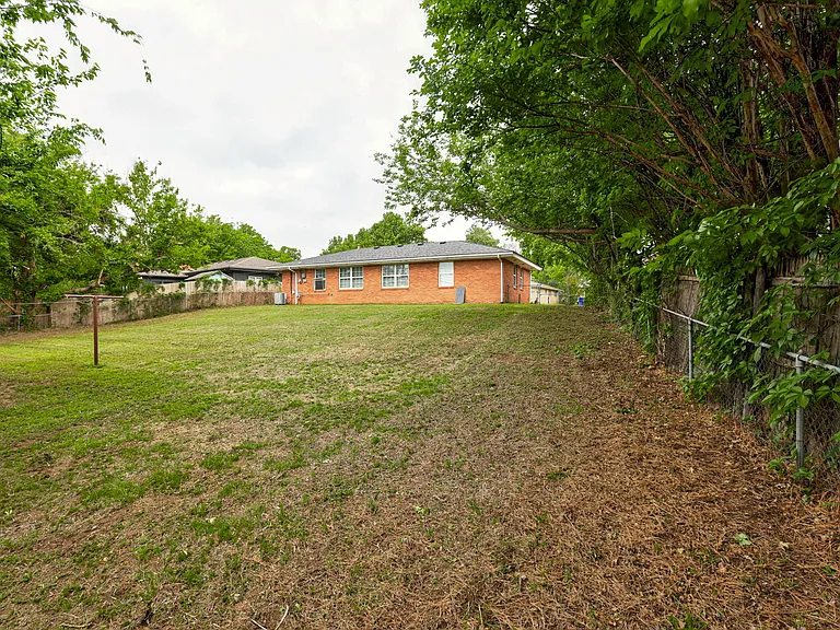 1208 Avondale Dr — Photo 16