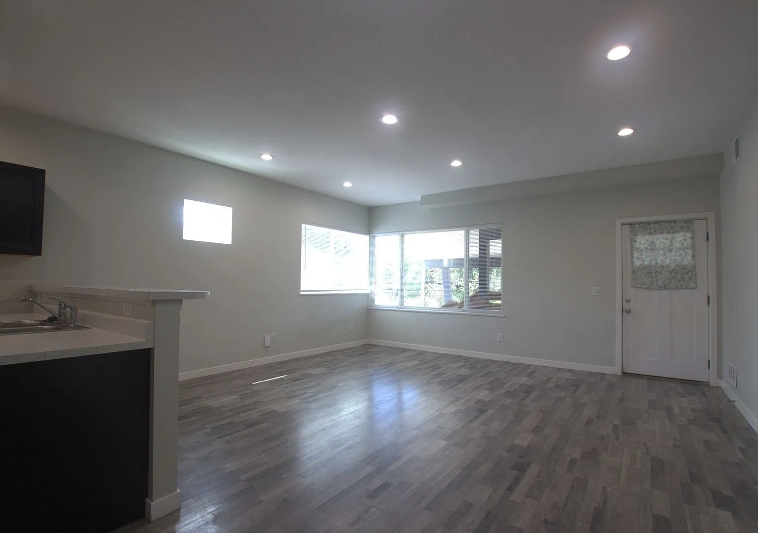 1601 Kimbark St — Photo 2