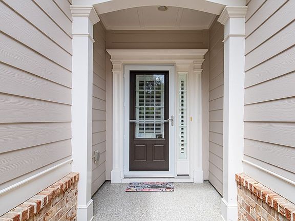 5th image of 182 Navy Cir