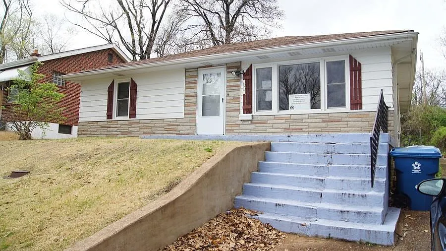401 Robert Ave photo 1