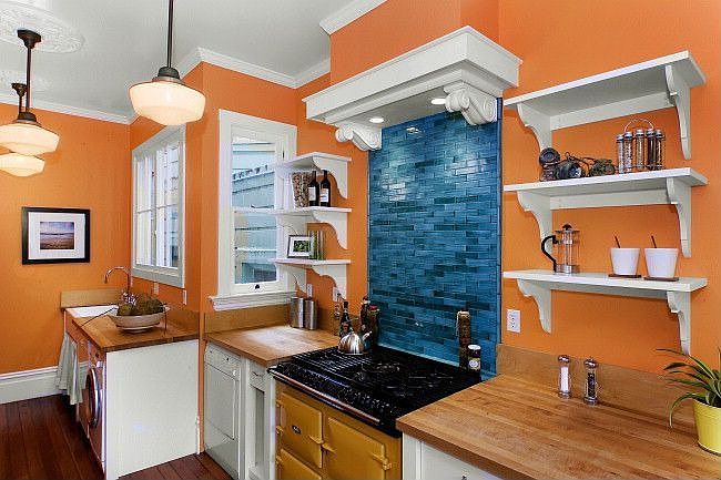 hip Euro-modern kitchen