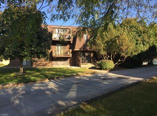 1412 Pioneer Rd APT 11, Crest Hill, IL 60403