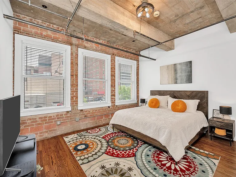 204 Travis St #4A — Photo 11