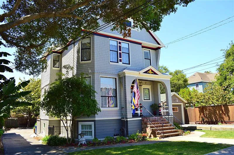 1810 Clinton Ave photo 1