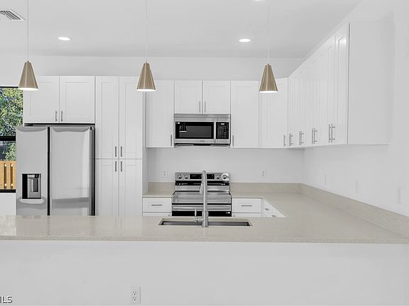 3rd image of 1180 Vernon Ave