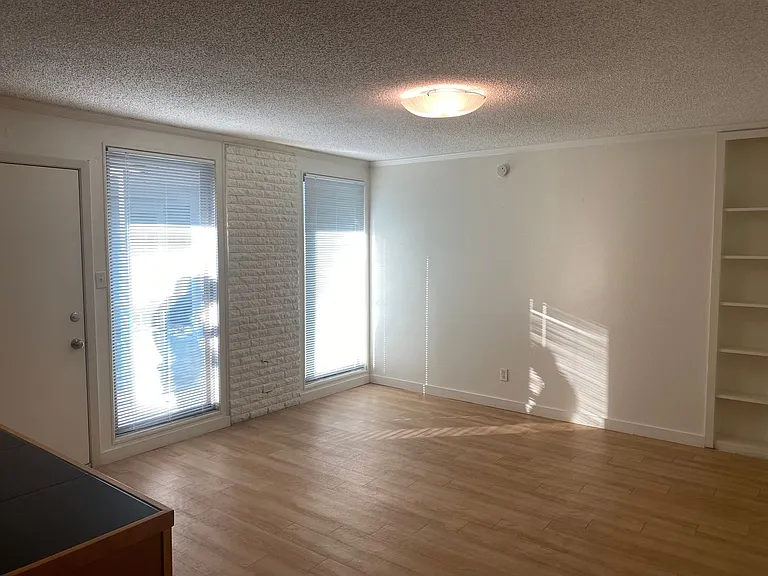 604 W 8th St #304A — Photo 12