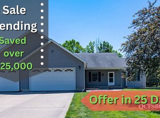 1780 Pineo Grove Ct, Princeton, IA 52768