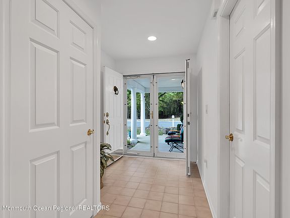 5th image of 521 Waterford Drive