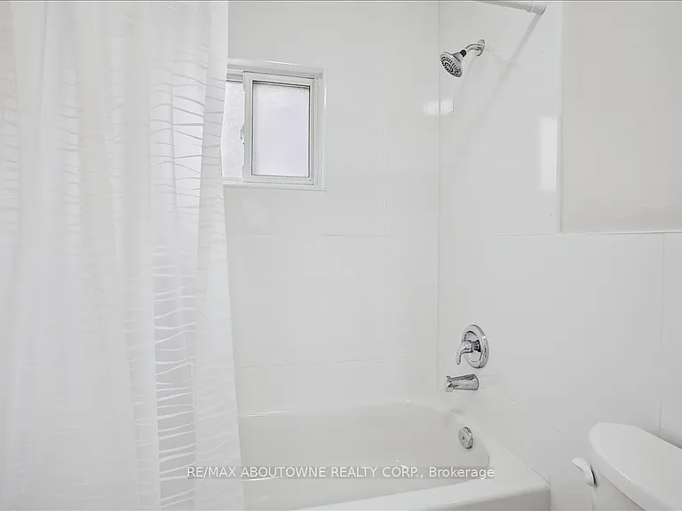 2354 Queensway Dr #2 — Photo 21