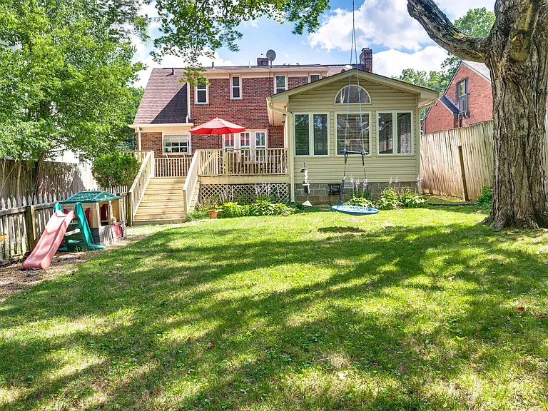 1114 Woodvale Dr — Photo 31