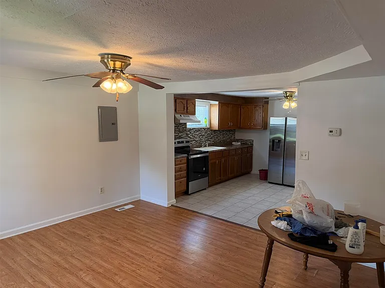 1044 Fair St — Photo 3