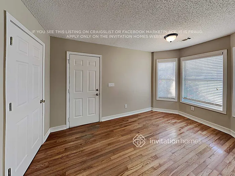 1121 Sutton Dr — Photo 9