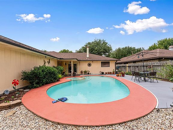 2nd image of 3939 Thistlewood Drive