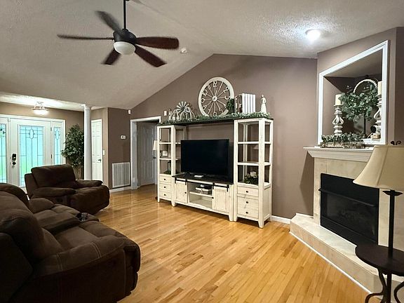 4th image of 4224 Foothills Dr