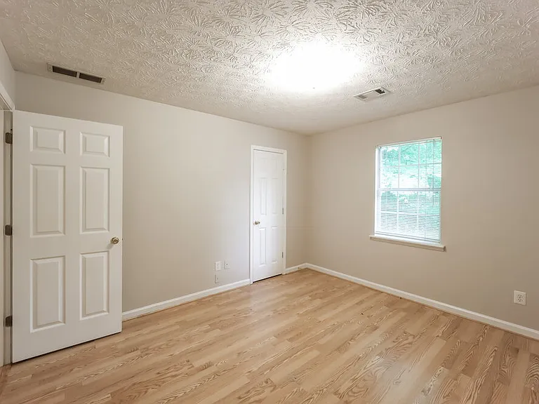 85 Lakeside Dr — Photo 17