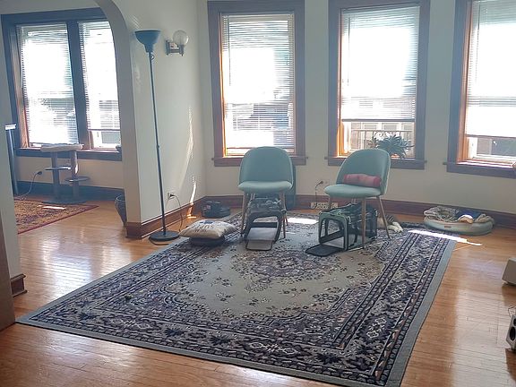 2nd image of 1718 W Ainslie St APT 1
