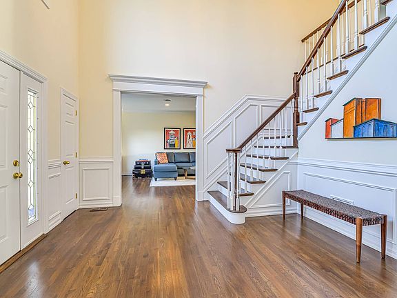 2nd image of 11 Millfarm Ln