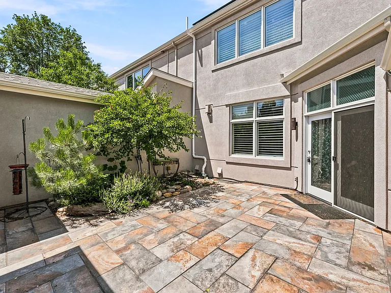 566 Josephine St — Photo 17